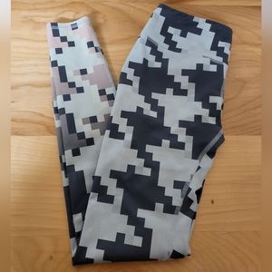 ALO Yoga Gray Digital Camo Leggings